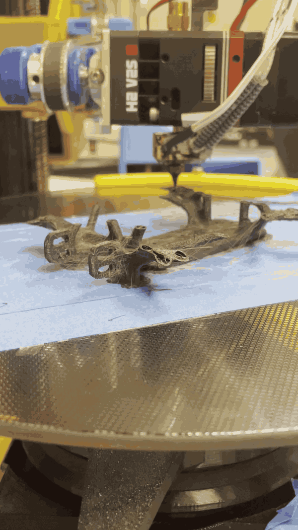 A robotic fabrication head working over a circular build plate